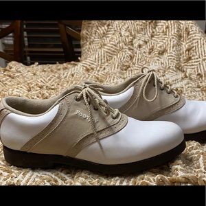 Golf shoes